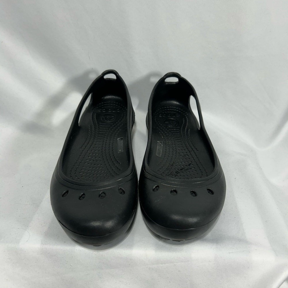 CROCS stylish Black Women's Clogs with cute cutouts! Size 7.